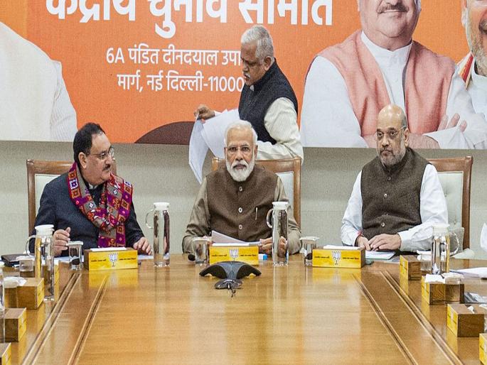 Competition among BJP leaders for Chief Minister post of 3 states | मुख्यमंत्रिपदासाठी रस्सीखेच, भाजपाची कसोटी; एकेकाळचे मित्र झाले प्रतिस्पर्धी Competition among BJP leaders for Chief Minister post of 3 states | मुख्यमंत्रिपदासाठी रस्सीखेच, भाजपाची कसोटी; एकेकाळचे मित्र झाले प्रतिस्पर्धी