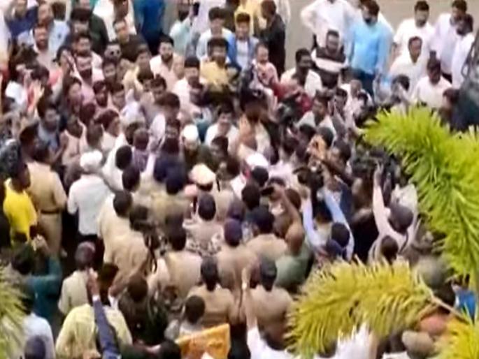 Clash between 2 groups of NCP in Nashik, supporters of Ajit Pawar, Chhagan Bhujbal and Sharad Pawar clashed | नाशिकमध्ये राष्ट्रवादीत संघर्ष पेटला! भुजबळ-अजितदादा आणि शरद पवार समर्थक आमनेसामने Clash between 2 groups of NCP in Nashik, supporters of Ajit Pawar, Chhagan Bhujbal and Sharad Pawar clashed | नाशिकमध्ये राष्ट्रवादीत संघर्ष पेटला! भुजबळ-अजितदादा आणि शरद पवार समर्थक आमनेसामने