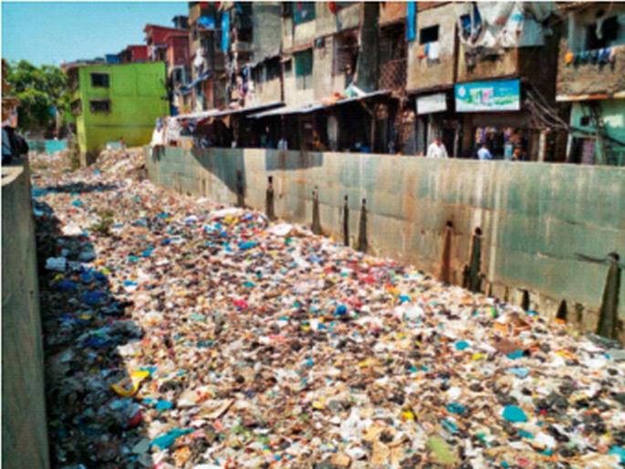 Mankhurd, the streams of Govandi are silt; 226 crore fund for cleaning, will the cleaning be done within a month? | मानखुर्द, गोवंडीचे नाले गाळातच; सफाईसाठी २२६ कोटींचा निधी, महिन्याभरात होणार का स्वच्छता Mankhurd, the streams of Govandi are silt; 226 crore fund for cleaning, will the cleaning be done within a month? | मानखुर्द, गोवंडीचे नाले गाळातच; सफाईसाठी २२६ कोटींचा निधी, महिन्याभरात होणार का स्वच्छता