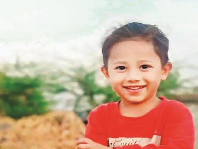 A child playing in the house was bitten by a snake; the father also received a severe bite from the snake | घरात खेळणाऱ्या बालकाला सर्पदंश; पित्यानेही घेतला सापाचा कडाडून चावा