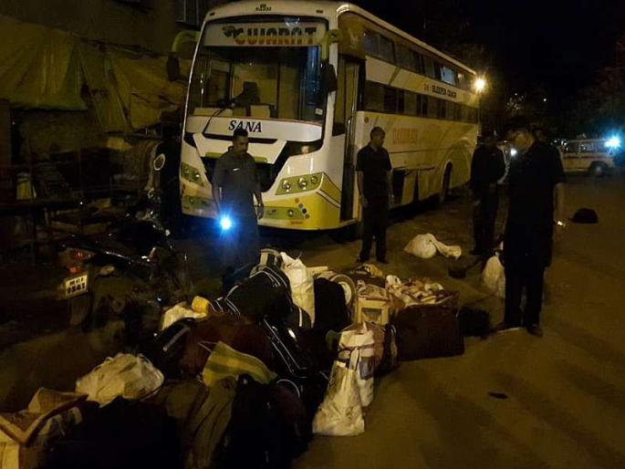 There was a call from Gujarat, it was disturbing to know that there was a bomb on the bus in nashik malegaon | गुजरातहून मालेगावात 'कॉल' आला, बसमध्ये बॉम्ब असल्याचं कळताच गोंधळ उडाला  There was a call from Gujarat, it was disturbing to know that there was a bomb on the bus in nashik malegaon | गुजरातहून मालेगावात 'कॉल' आला, बसमध्ये बॉम्ब असल्याचं कळताच गोंधळ उडाला