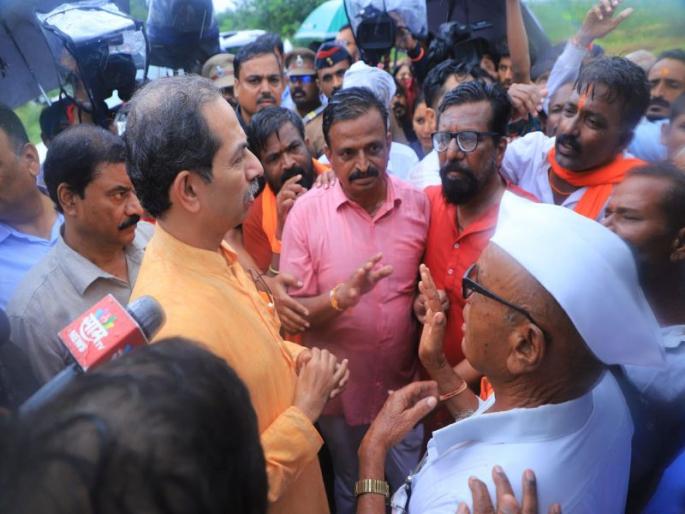 Former Chief Minister Uddhav Thackeray has criticized the state government | सरकार आपल्या दारी, दुष्काळ उरावरी; शिर्डी येथील शेतकरी संवाद दौऱ्यात उद्धव ठाकरेंची टीका Former Chief Minister Uddhav Thackeray has criticized the state government | सरकार आपल्या दारी, दुष्काळ उरावरी; शिर्डी येथील शेतकरी संवाद दौऱ्यात उद्धव ठाकरेंची टीका