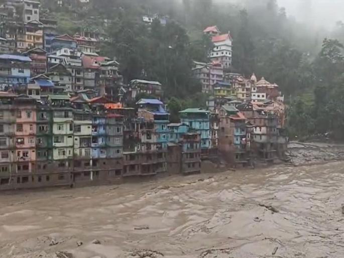 Cloudburst in Sikkim, Teesta river floods; 23 jawans washed away, water level at 20 feet | सिक्कीममध्ये ढगफुटी, तीस्ता नदीला पूर; २३ जवान बेपत्ता, पाण्याची पातळी २० फुटांवर Cloudburst in Sikkim, Teesta river floods; 23 jawans washed away, water level at 20 feet | सिक्कीममध्ये ढगफुटी, तीस्ता नदीला पूर; २३ जवान बेपत्ता, पाण्याची पातळी २० फुटांवर