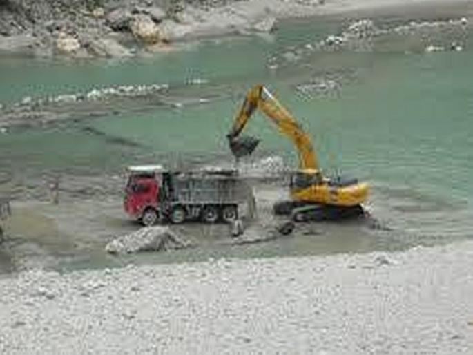 The risk of sand theft on a shoreline | डहाणूत किनाऱ्याला रेती चोरीचा धोका