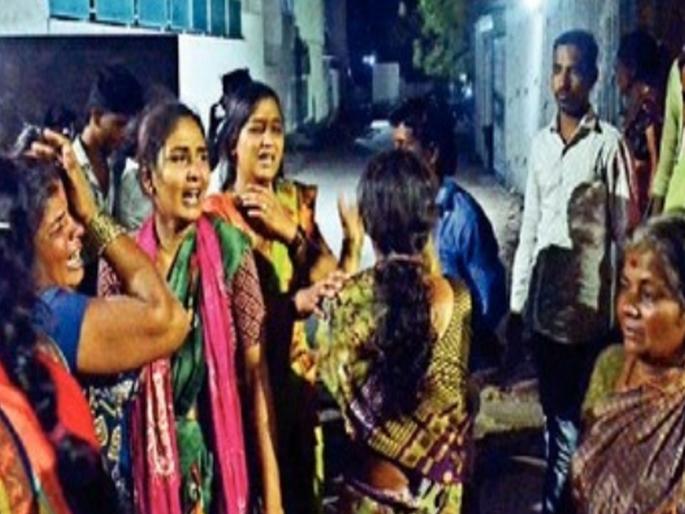 A girl living in a hostel in Solapur committed suicide by hanging herself. | गावचा कचरा साफ करून मुलीला शिकवलं; चार ओळीची चिठ्ठी लिहून तिने आयुष्य संपवलं A girl living in a hostel in Solapur committed suicide by hanging herself. | गावचा कचरा साफ करून मुलीला शिकवलं; चार ओळीची चिठ्ठी लिहून तिने आयुष्य संपवलं