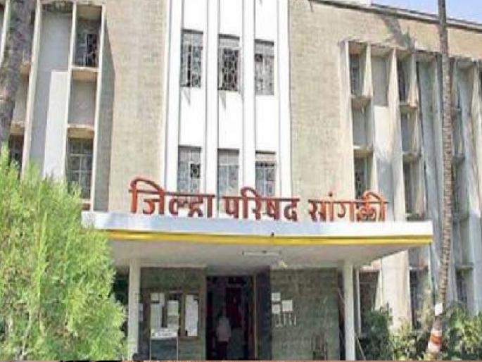 The candidates are aggressive because of the sudden stoppage of the contract recruitment of 15 thousand rupees in Sangli Zilla Parishad | पंधरा हजारांच्या बेभरवशी नोकरीसाठी तरुणांचा उद्रेक, सांगली जिल्हा परिषदेत गोंधळ The candidates are aggressive because of the sudden stoppage of the contract recruitment of 15 thousand rupees in Sangli Zilla Parishad | पंधरा हजारांच्या बेभरवशी नोकरीसाठी तरुणांचा उद्रेक, सांगली जिल्हा परिषदेत गोंधळ