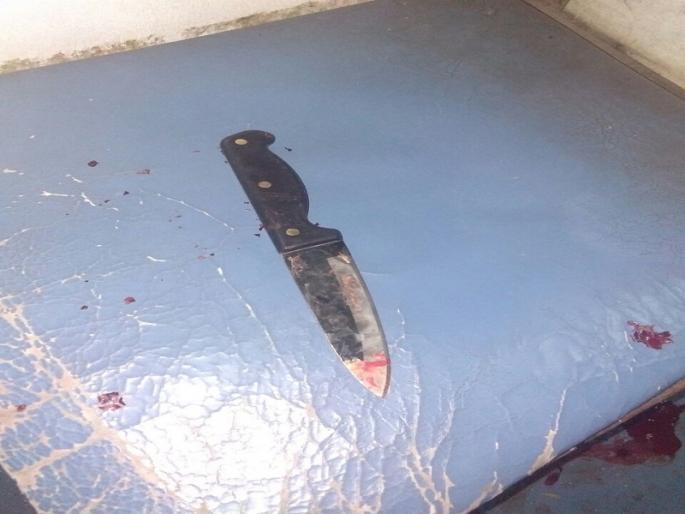 Thrilling! Nizamabad - Pandharpur railway in the pursuit of a fierce attack | थरारक ! निझामबाद - पंढरपूर रेल्वेत तरुणावर पाठलाग करत जीवघेणा हल्ला Thrilling! Nizamabad - Pandharpur railway in the pursuit of a fierce attack | थरारक ! निझामबाद - पंढरपूर रेल्वेत तरुणावर पाठलाग करत जीवघेणा हल्ला