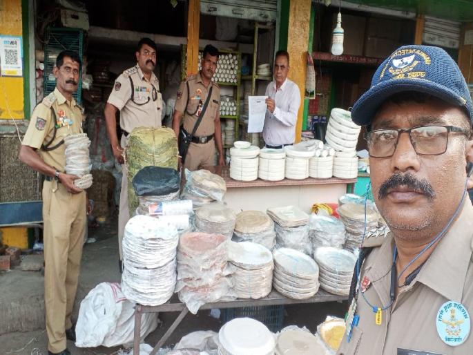 Punitive action by Nagpur Municipal Corporation for spreading construction materials along the road | रस्त्यालगत बांधकाम साहित्य पसरविल्यामुळे दंडात्मक कारवाई Punitive action by Nagpur Municipal Corporation for spreading construction materials along the road | रस्त्यालगत बांधकाम साहित्य पसरविल्यामुळे दंडात्मक कारवाई