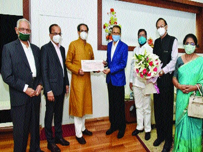 1 crore to CM Assistance Fund from Saraswat Bank | सारस्वत बँकेतर्फे मुख्यमंत्री सहाय्यता निधीस १ कोटी 1 crore to CM Assistance Fund from Saraswat Bank | सारस्वत बँकेतर्फे मुख्यमंत्री सहाय्यता निधीस १ कोटी