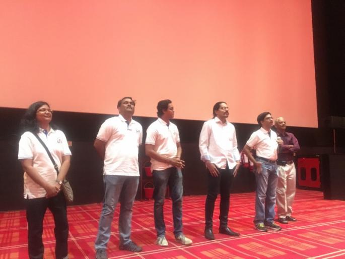 first audio premier show in pune | ...अाणि त्यांनी थिअटरमध्ये कानाने बघितली कथा first audio premier show in pune | ...अाणि त्यांनी थिअटरमध्ये कानाने बघितली कथा