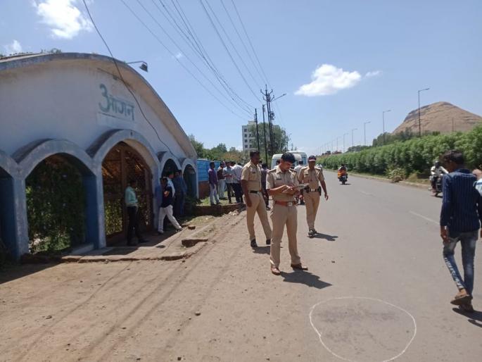 Businessman stabbed to death in Phalke memorial area in Nashik | फाळके स्मारक भागात उद्योजकाची चाकूने भोसकून हत्या; नाशिक हादरले Businessman stabbed to death in Phalke memorial area in Nashik | फाळके स्मारक भागात उद्योजकाची चाकूने भोसकून हत्या; नाशिक हादरले