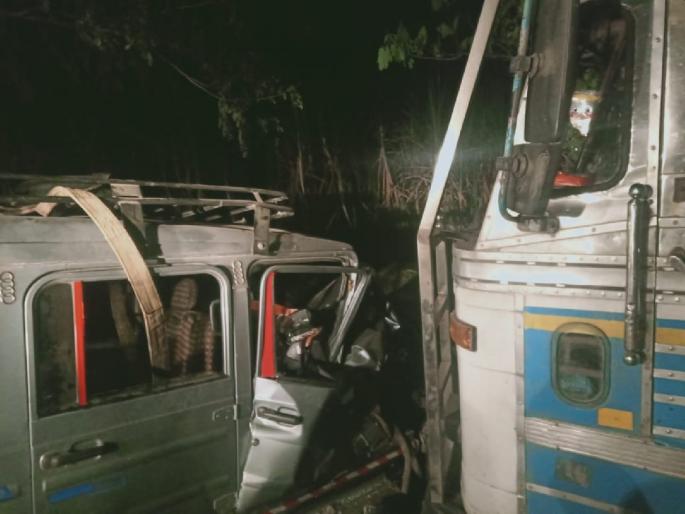 4 vehicles crash in Rahuri, 3 Sai devotees killed and 7 seriously injured | राहुरी इथं ४ वाहनांचा भीषण अपघात, ३ साईभक्त ठार तर ७ जण गंभीर 4 vehicles crash in Rahuri, 3 Sai devotees killed and 7 seriously injured | राहुरी इथं ४ वाहनांचा भीषण अपघात, ३ साईभक्त ठार तर ७ जण गंभीर