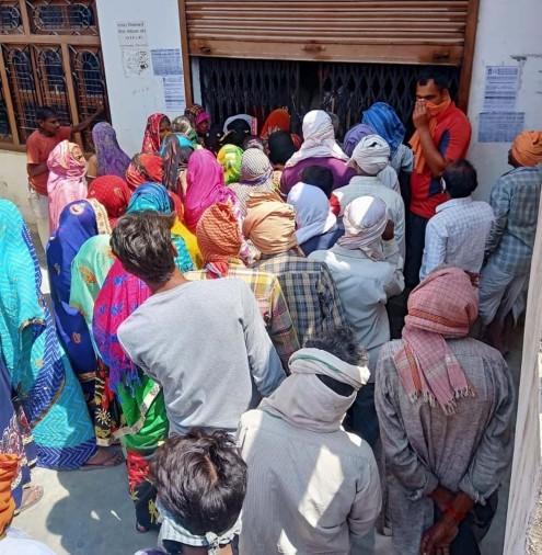 Satarkar on the road due to fear of severe lockdown ... | कडक लॉकडाऊनच्या भीतीमुळे सातारकर रस्त्यावर... Satarkar on the road due to fear of severe lockdown ... | कडक लॉकडाऊनच्या भीतीमुळे सातारकर रस्त्यावर...