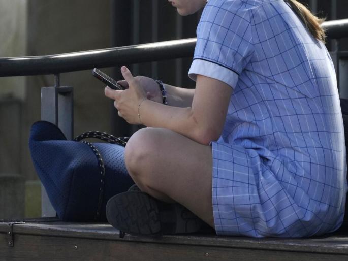 The Australian Parliament has passed a bill banning children under the age of 16 from using social media. What will be the impact/use of this? | सोशल मीडियाच्या राक्षसाने मुलांना गिळू नये, म्हणून... The Australian Parliament has passed a bill banning children under the age of 16 from using social media. What will be the impact/use of this? | सोशल मीडियाच्या राक्षसाने मुलांना गिळू नये, म्हणून...