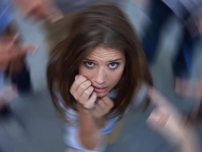 Inferiority complex and social phobia; how to recognize it and what to do? | न्यूनगंड अन् सोशल फोबिया; ओळखायचं कसं आणि काय करायचं? Inferiority complex and social phobia; how to recognize it and what to do? | न्यूनगंड अन् सोशल फोबिया; ओळखायचं कसं आणि काय करायचं?