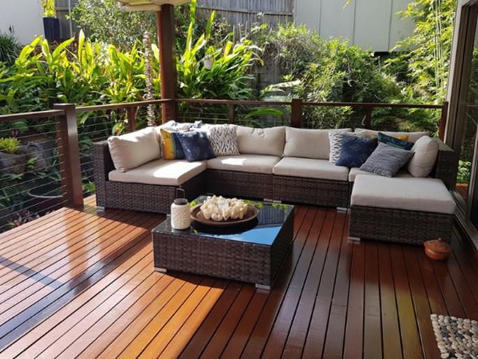 Social Viral Spot the snake family discovers 7ft python on verandah in Australia | 'या' फोटोमध्ये लपलाय 7 फूटांचा अजगर; पाहा तुम्हाला दिसतोय का? Social Viral Spot the snake family discovers 7ft python on verandah in Australia | 'या' फोटोमध्ये लपलाय 7 फूटांचा अजगर; पाहा तुम्हाला दिसतोय का?