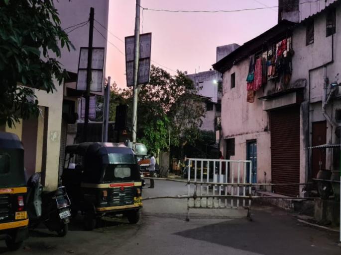 If you exit, you will have to pay a fine ... | विनाकारण बाहेर पडलात तर दंड भरावा लागेल..; पुणे शहरातील काही सोसायट्यांचा आगळा वेगळा प्रयोग If you exit, you will have to pay a fine ... | विनाकारण बाहेर पडलात तर दंड भरावा लागेल..; पुणे शहरातील काही सोसायट्यांचा आगळा वेगळा प्रयोग