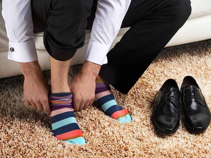 How wearing tight socks can be harmful to you | जर 'असे' सॉक्स वापरत असाल तर होऊ शकते गंभीर समस्या, वेळीच व्हा सावध! How wearing tight socks can be harmful to you | जर 'असे' सॉक्स वापरत असाल तर होऊ शकते गंभीर समस्या, वेळीच व्हा सावध!