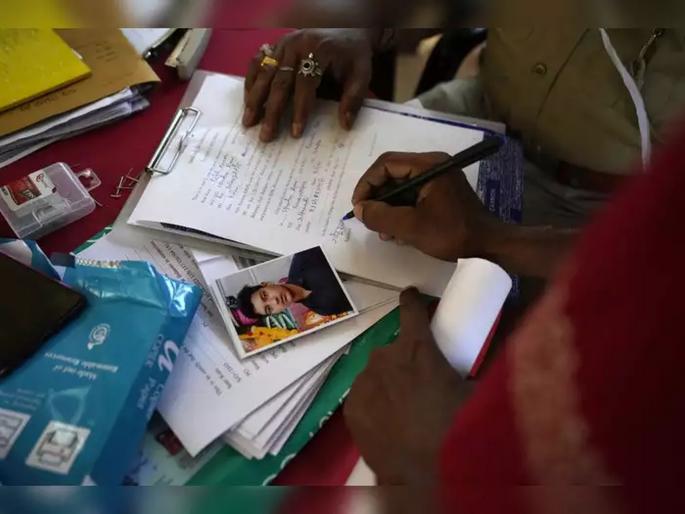 Odisha Train Accident: 100 dead bodies in train accident not identified; There will be DNA of many claimants, families on the same body | Odisha Train Accident: रेल्वे दुर्घटनेतील १०० मृतदेहांची ओळख पटेना; एकाच मृतदेहावर अनेक दावेदार, कुटुंबियांची DNA होणार