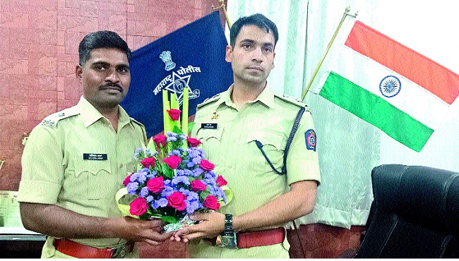 Khakee will not leave criminals in uniform: Suhail Sharma | खाकी वर्दीतल्या गुन्हेगारांनाही सोडणार नाही..: सुहेल शर्मा Khakee will not leave criminals in uniform: Suhail Sharma | खाकी वर्दीतल्या गुन्हेगारांनाही सोडणार नाही..: सुहेल शर्मा