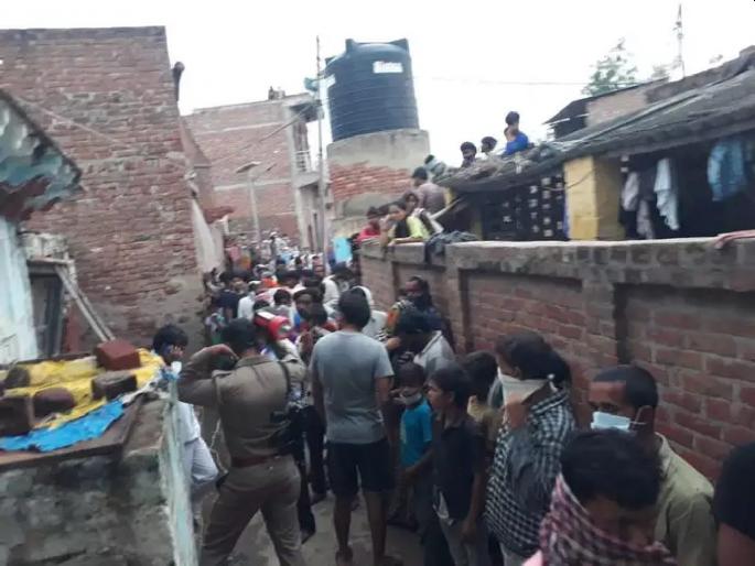 Daughters Hanged Herself After Murder Her Mother In Firozabad | धक्कादायक! आईची हत्या करून दोन मुलींनी घेतला गळफास; मृतदेह ४ दिवस घरातच पडून होते Daughters Hanged Herself After Murder Her Mother In Firozabad | धक्कादायक! आईची हत्या करून दोन मुलींनी घेतला गळफास; मृतदेह ४ दिवस घरातच पडून होते