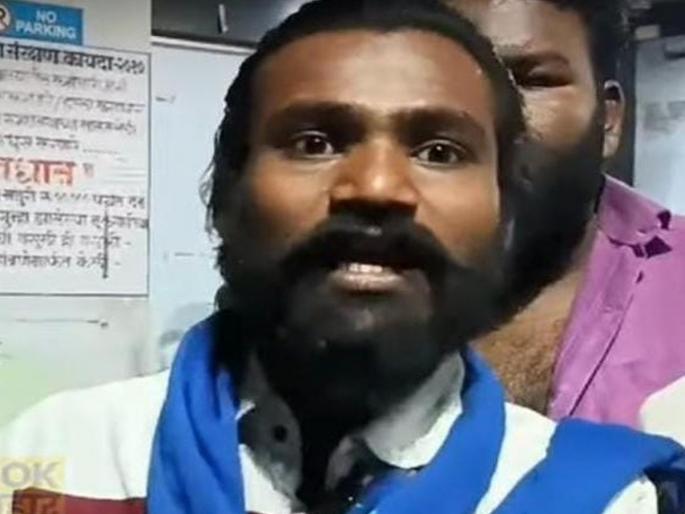 Solapur: Ajay Mindargikar, who assaulted a government servant, was arrested from Solapur, Dharashiv district | Solapur: सरकारी नोकरावर हल्ला करणारा अजय मैंदर्गीकर सोलापूर, धाराशिव जिल्ह्यातून तडीपार