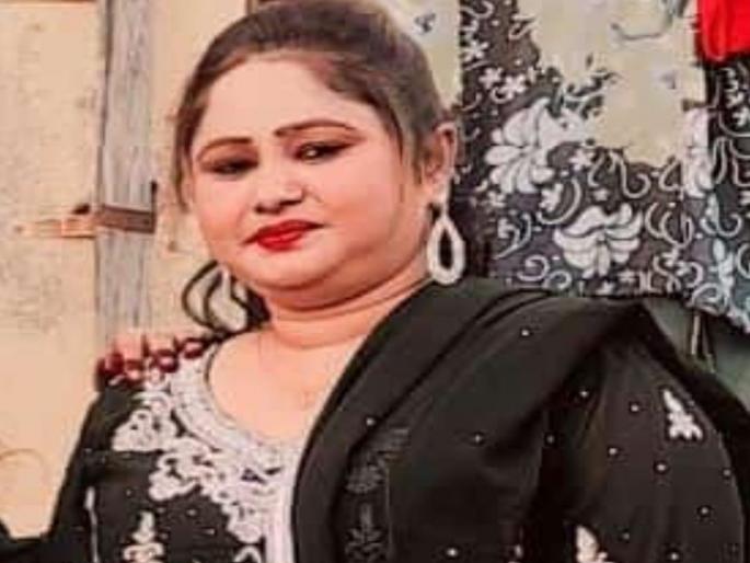 Solapur: After killing his wife in Solapur, the husband appeared at the police station; Stab on the wrist, stomach with a sharp weapon | सोलापुरात बायकोचा खून करून नवरा थेट पोलीस ठाण्यात हजर; मनगटावर, पोटावर तिक्ष्ण हत्यारानं वार Solapur: After killing his wife in Solapur, the husband appeared at the police station; Stab on the wrist, stomach with a sharp weapon | सोलापुरात बायकोचा खून करून नवरा थेट पोलीस ठाण्यात हजर; मनगटावर, पोटावर तिक्ष्ण हत्यारानं वार