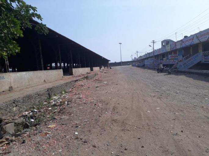 solapur closed : solapur university rename issue | सोलापूर विद्यापीठाला सिद्धेश्वरांचे नाव देण्याची मागणी, मागणीसाठी पुकारण्यात आलेल्या बंदला हिंसक वळण solapur closed : solapur university rename issue | सोलापूर विद्यापीठाला सिद्धेश्वरांचे नाव देण्याची मागणी, मागणीसाठी पुकारण्यात आलेल्या बंदला हिंसक वळण