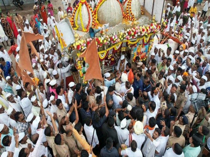 Provision of water, tea, khichdi in Darshan line; Unbroken listening facility for the devotees in the queue | दर्शनरांगेत पाणी, चहा, खिचडीची सोय; रांगेतील भाविकांसाठी अभंग ऐकण्याची सोय Provision of water, tea, khichdi in Darshan line; Unbroken listening facility for the devotees in the queue | दर्शनरांगेत पाणी, चहा, खिचडीची सोय; रांगेतील भाविकांसाठी अभंग ऐकण्याची सोय