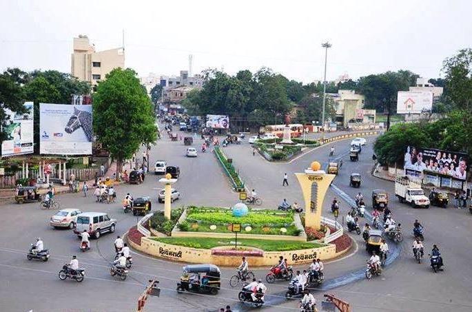 The city of Solapur is too heavy to live in; Citizens go door-to-door for building permits | राहायला म्हणे सोलापूर शहर भारी; बांधकाम परवान्यासाठी नागरिक फिरतात दारोदारी The city of Solapur is too heavy to live in; Citizens go door-to-door for building permits | राहायला म्हणे सोलापूर शहर भारी; बांधकाम परवान्यासाठी नागरिक फिरतात दारोदारी