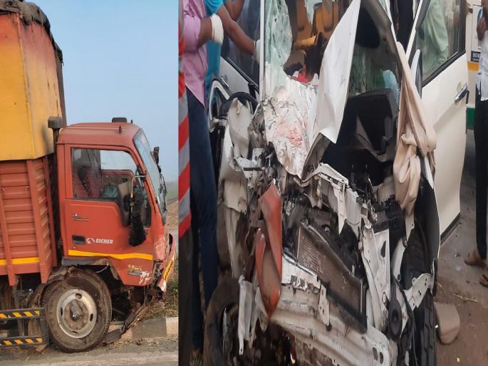 Three killed four injured in head on collision between tempo and car in solapur | टेम्पो व कारची समोरा समोर धडक, उमदीचे तिघे ठार तर चौघेजण गंभीर जखमी Three killed four injured in head on collision between tempo and car in solapur | टेम्पो व कारची समोरा समोर धडक, उमदीचे तिघे ठार तर चौघेजण गंभीर जखमी