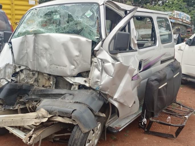 accident near mohol four women devotees dies and six people were injured | मोहोळजवळ अपघात; चार महिला भाविकांचा मृत्यू; सहा जण जखमी accident near mohol four women devotees dies and six people were injured | मोहोळजवळ अपघात; चार महिला भाविकांचा मृत्यू; सहा जण जखमी