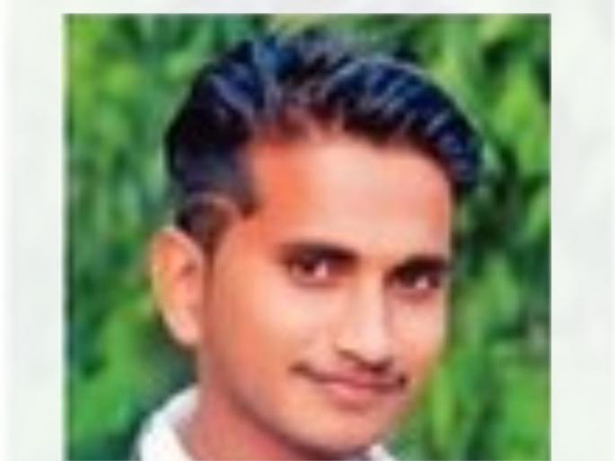 Vehicle hits photographers bike in Solapur A life lost in a terrible accident | सोलापूरमध्ये फोटोग्राफरच्या बाईकला वाहनाची धडक; भीषण अपघातात गमावला जीव 