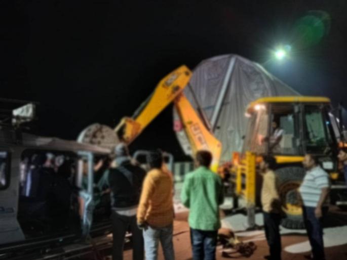 Early morning accident involving jeep and container on Sangola - Mangalvedha road; Husband and wife were killed on the spot | सांगोला - मंगळवेढा रोडवर जीप व कंटनेरचा पहाटे अपघात; पती-पत्नी जागीच ठार Early morning accident involving jeep and container on Sangola - Mangalvedha road; Husband and wife were killed on the spot | सांगोला - मंगळवेढा रोडवर जीप व कंटनेरचा पहाटे अपघात; पती-पत्नी जागीच ठार