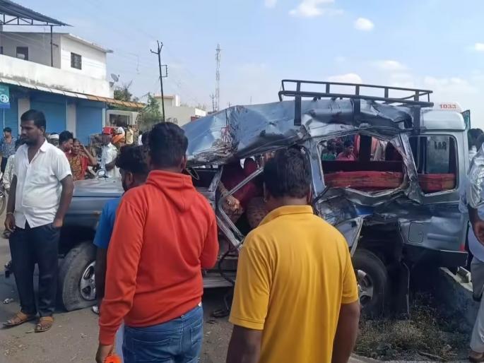Three female devotees died in a horrific accident on the Solapur-Hyderabad National Highway, 11 seriously injured in accident near Andur | देवदर्शनाचा प्रवास अंतिम ठरला! टायर फुटला अन् ३ निष्पाप ठार; अणदूरनजीक दुर्घटनेत ११ गंभीर जखमी Three female devotees died in a horrific accident on the Solapur-Hyderabad National Highway, 11 seriously injured in accident near Andur | देवदर्शनाचा प्रवास अंतिम ठरला! टायर फुटला अन् ३ निष्पाप ठार; अणदूरनजीक दुर्घटनेत ११ गंभीर जखमी
