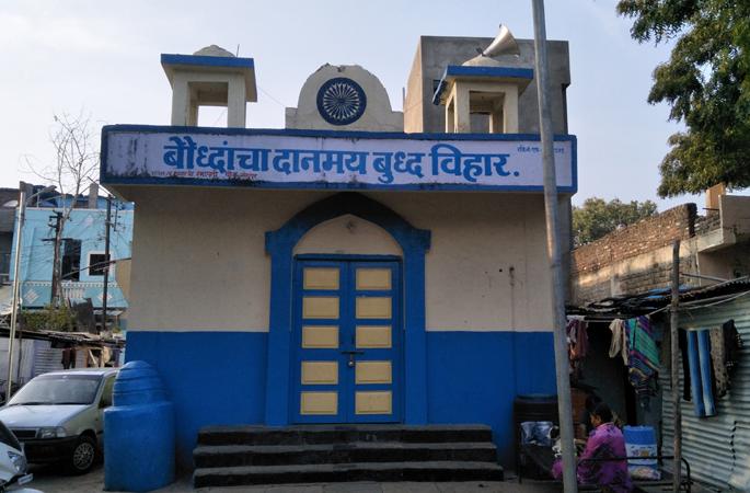 Bimai settlers in Solapur; Buddhist charity Buddhism | सोलापुरातील भिमाईची वस्ती ; लोकवर्गणीतून साकारला बौद्धांचा दानमय बौद्धविहार Bimai settlers in Solapur; Buddhist charity Buddhism | सोलापुरातील भिमाईची वस्ती ; लोकवर्गणीतून साकारला बौद्धांचा दानमय बौद्धविहार