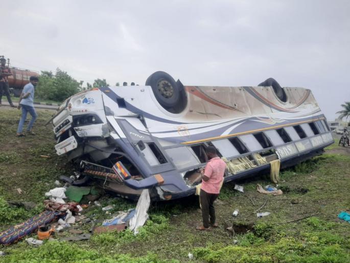 Travel bus accident on Solapur Pune highway 30 passengers seriously injured | सोलापूर-पुणे महामार्गावर ट्रॅव्हल्स बसचा अपघात; पुणे अन् मराठवाड्यातील ३० प्रवासी गंभीर जखमी Travel bus accident on Solapur Pune highway 30 passengers seriously injured | सोलापूर-पुणे महामार्गावर ट्रॅव्हल्स बसचा अपघात; पुणे अन् मराठवाड्यातील ३० प्रवासी गंभीर जखमी