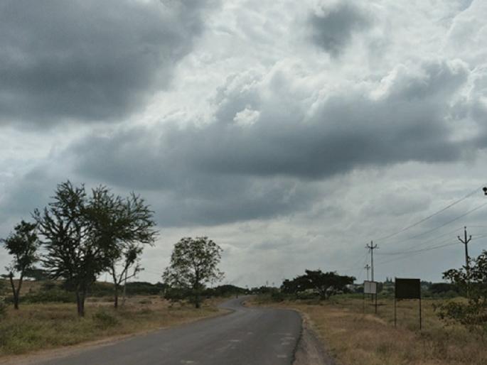 Chance of rain in two days in Solapur District; Increase in heat due to cloudy weather | दोन दिवसात पावसाची शक्यता; ढगाळ वातावरणामुळे उकाड्यात वाढ Chance of rain in two days in Solapur District; Increase in heat due to cloudy weather | दोन दिवसात पावसाची शक्यता; ढगाळ वातावरणामुळे उकाड्यात वाढ