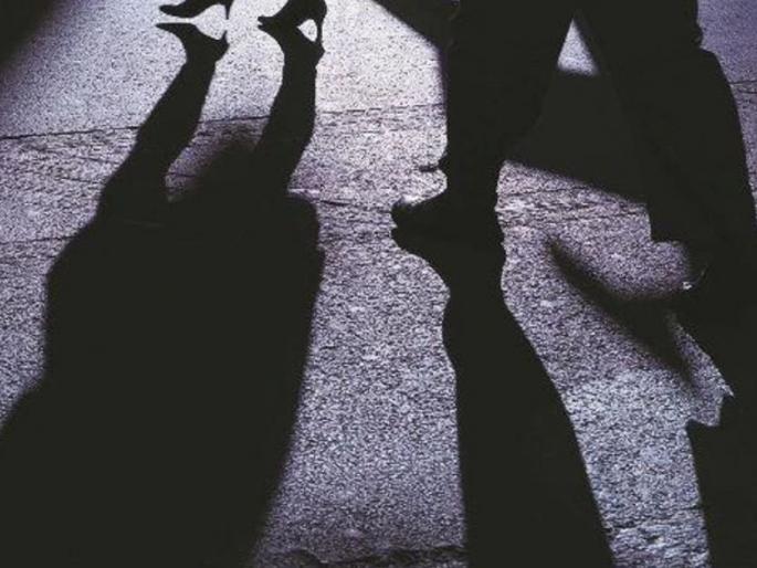 Solapur Crime: Chutney was poured into the wife's eyes, husband was tied and kidnapped; Who is the accused? | Solapur Crime: पत्नीच्या डोळ्यात चटणी टाकली, पतीचे हातपाय बांधून अपहरण; आरोपी कोण? Solapur Crime: Chutney was poured into the wife's eyes, husband was tied and kidnapped; Who is the accused? | Solapur Crime: पत्नीच्या डोळ्यात चटणी टाकली, पतीचे हातपाय बांधून अपहरण; आरोपी कोण?