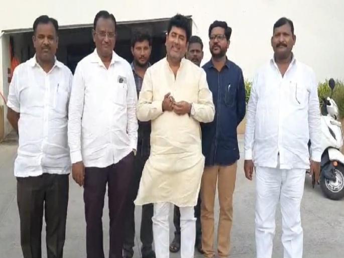 Install mobile jammers in the polling station area Congress demand, new tweet in Solapur | मतमोजणी केंद्राच्या परिसरात मोबाईल जॅमर बसवा; काँग्रेसची मागणी, सोलापुरात नवा ट्विस्ट Install mobile jammers in the polling station area Congress demand, new tweet in Solapur | मतमोजणी केंद्राच्या परिसरात मोबाईल जॅमर बसवा; काँग्रेसची मागणी, सोलापुरात नवा ट्विस्ट