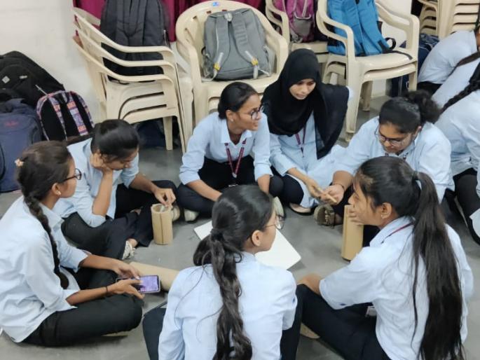 hundreds of nests for sparrows built by future engineers | भावी अभियंत्यांनी साकारली चिमण्यांसाठी शेकडो घरटी hundreds of nests for sparrows built by future engineers | भावी अभियंत्यांनी साकारली चिमण्यांसाठी शेकडो घरटी