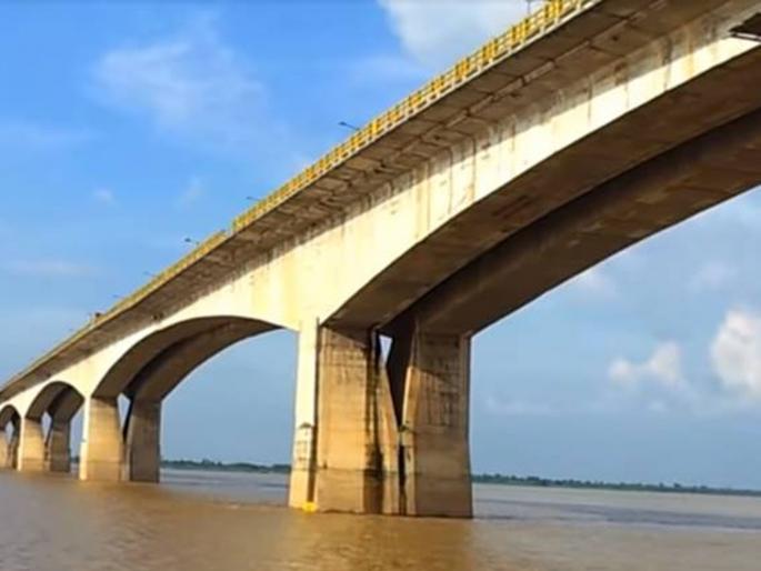 Hospital hotel and bus stand will be replaced with flyover in Solapur | हॉस्पिटल, हॉटेल अन् बसस्थानकाची जागा जाणार, सोलापुरात उड्डाणपुल होणार! Hospital hotel and bus stand will be replaced with flyover in Solapur | हॉस्पिटल, हॉटेल अन् बसस्थानकाची जागा जाणार, सोलापुरात उड्डाणपुल होणार!