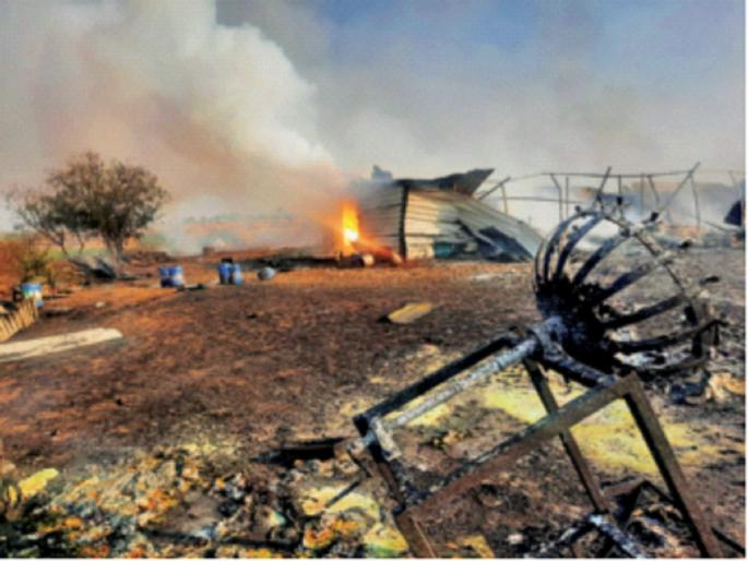 three women killed in firecracker blasts; Accident in Barshi in Solapur district | फटाक्यांच्या स्फोटांमध्ये राखरांगाेळी, तीन महिलांचा मृत्यू; सोलापूर जिल्ह्यात बार्शीमधील दुर्घटना three women killed in firecracker blasts; Accident in Barshi in Solapur district | फटाक्यांच्या स्फोटांमध्ये राखरांगाेळी, तीन महिलांचा मृत्यू; सोलापूर जिल्ह्यात बार्शीमधील दुर्घटना