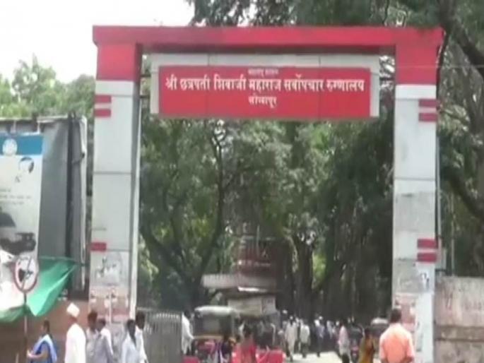 Tired farmer tried to end his life due to debt | सोलापूर: कर्ज लई झालं म्हणून कंटाळलेल्या शेतकऱ्यानं केला आयुष्य संपवण्याचा प्रयत्न Tired farmer tried to end his life due to debt | सोलापूर: कर्ज लई झालं म्हणून कंटाळलेल्या शेतकऱ्यानं केला आयुष्य संपवण्याचा प्रयत्न