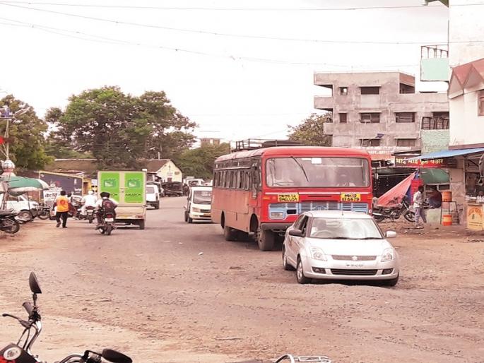 Nagar-Solapur state highway became a deathbed | नगर-सोलापूर राज्यमार्ग बनला मृत्युमार्ग Nagar-Solapur state highway became a deathbed | नगर-सोलापूर राज्यमार्ग बनला मृत्युमार्ग