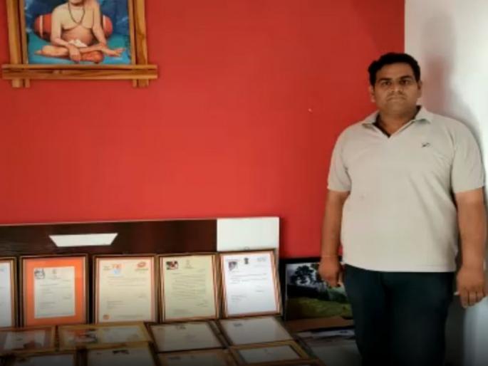 nitin anvekar from solapur have huge collection of post letters including 18th century letters | सोलापूरचा नितीन जपतोय अठराव्या शतकापासूनच्या पत्रसंग्रहाचा अनमोल खजिना nitin anvekar from solapur have huge collection of post letters including 18th century letters | सोलापूरचा नितीन जपतोय अठराव्या शतकापासूनच्या पत्रसंग्रहाचा अनमोल खजिना