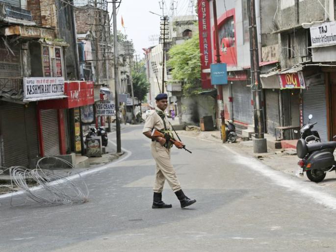 Do not take Solapur back again; Solapurkar strongly opposes strict curfew | सोलापूरला पुन्हा मागे नेऊ नका; कडक संचारबंदीला सोलापूरकरांचा कडाडून विरोध Do not take Solapur back again; Solapurkar strongly opposes strict curfew | सोलापूरला पुन्हा मागे नेऊ नका; कडक संचारबंदीला सोलापूरकरांचा कडाडून विरोध