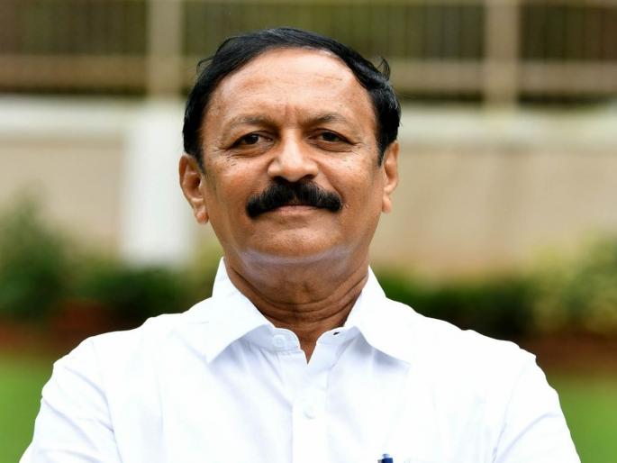 BJP MLA Vijaykumar Deshmukh's role in Sellapur Constituency is not an outside candidate | साेलापूर मतदारसंघात बाहेरचा उमेदवार नकाे, भाजप आमदार विजयकुमार देशमुख यांची भूमिका BJP MLA Vijaykumar Deshmukh's role in Sellapur Constituency is not an outside candidate | साेलापूर मतदारसंघात बाहेरचा उमेदवार नकाे, भाजप आमदार विजयकुमार देशमुख यांची भूमिका