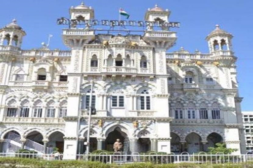 Solapur Municipal Commissioner's bang; Painter, Akulwar transferred to zonal office | सोलापूर मनपा आयुक्तांचा दणका; पेंटर, आकुलवार यांची झोन कार्यालयात बदली Solapur Municipal Commissioner's bang; Painter, Akulwar transferred to zonal office | सोलापूर मनपा आयुक्तांचा दणका; पेंटर, आकुलवार यांची झोन कार्यालयात बदली