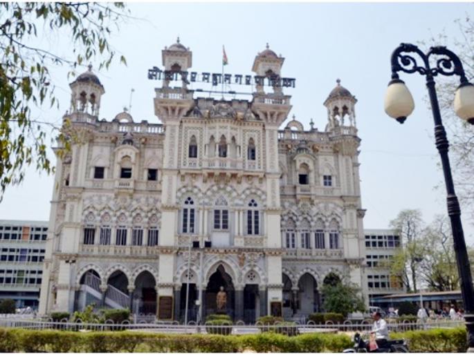Garaj Saro Vaidya Maro; Solapur Municipal Corporation's Corona Warriors 'Home Road'! | गरज सरो वैद्य मरो; सोलापूर महापालिकेचा कोरोना योद्ध्यांना ‘घरचा रस्ता’ ! Garaj Saro Vaidya Maro; Solapur Municipal Corporation's Corona Warriors 'Home Road'! | गरज सरो वैद्य मरो; सोलापूर महापालिकेचा कोरोना योद्ध्यांना ‘घरचा रस्ता’ !